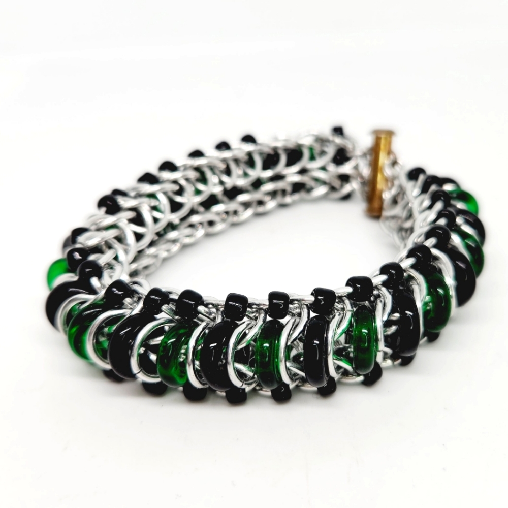 Vintage Aluminum Green & Black Glass Woven Chainmail Caterpillar Bracelet 7"